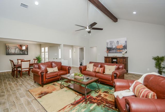 114 Springs Edge Drive, Conroe, TX 77356