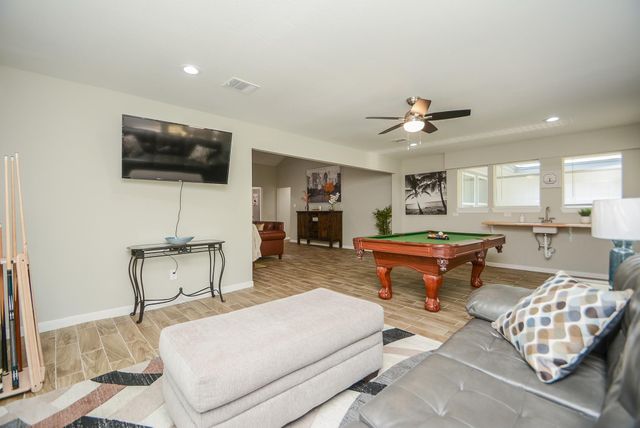 114 Springs Edge Drive, Conroe, TX 77356