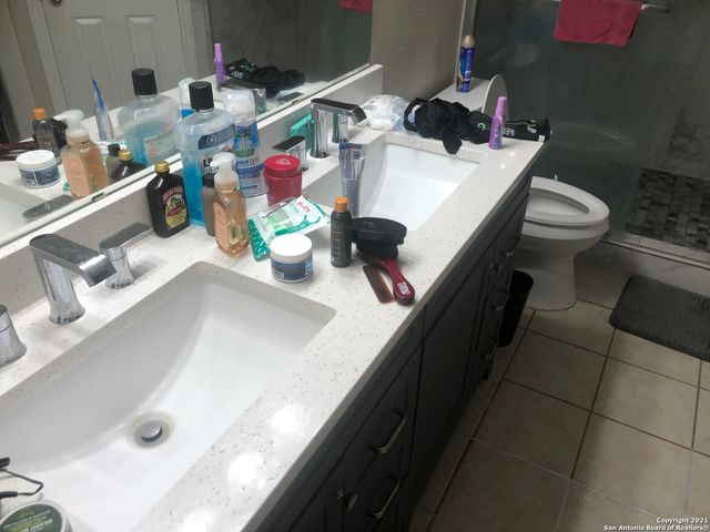 8515 Maple Ridge Dr, San Antonio, TX 78239