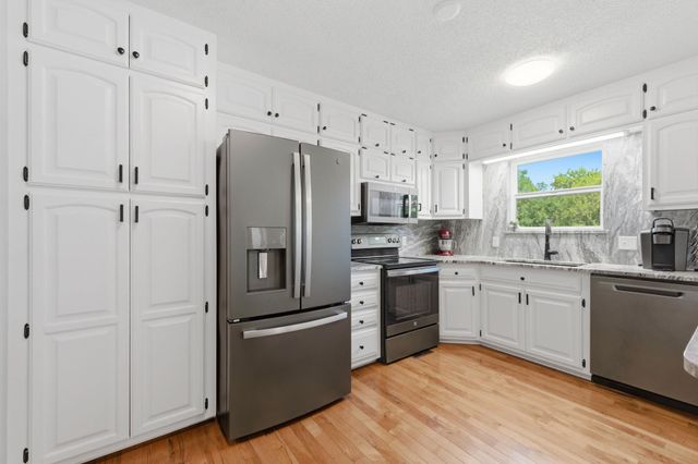 14618 SW 173rd St, Rose Hill, KS 67133
