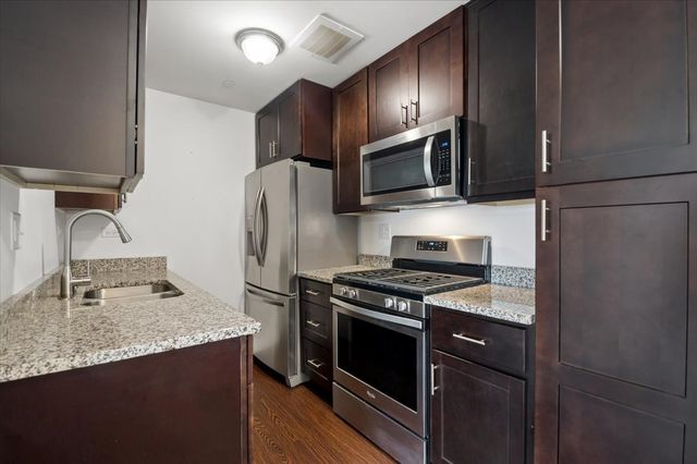 848 Mcintosh Court 204, Prospect Heights, IL 60070