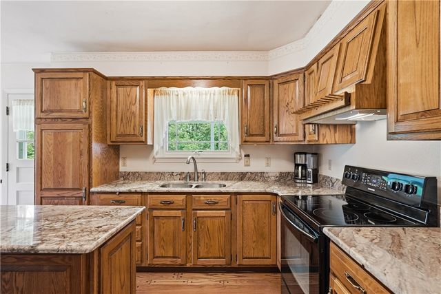 215 Edgewood Dr, Buffalo Twp, PA 16055