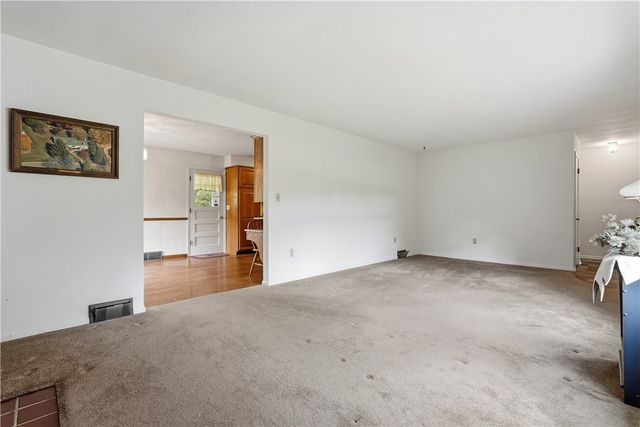 215 Edgewood Dr, Buffalo Twp, PA 16055