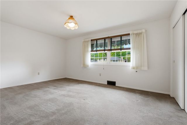 215 Edgewood Dr, Buffalo Twp, PA 16055
