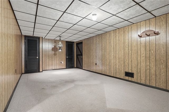 215 Edgewood Dr, Buffalo Twp, PA 16055