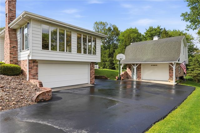 215 Edgewood Dr, Buffalo Twp, PA 16055