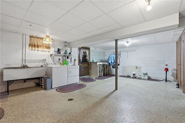 215 Edgewood Dr, Buffalo Twp, PA 16055