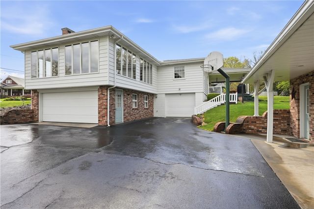 215 Edgewood Dr, Buffalo Twp, PA 16055