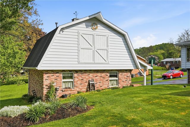 215 Edgewood Dr, Buffalo Twp, PA 16055
