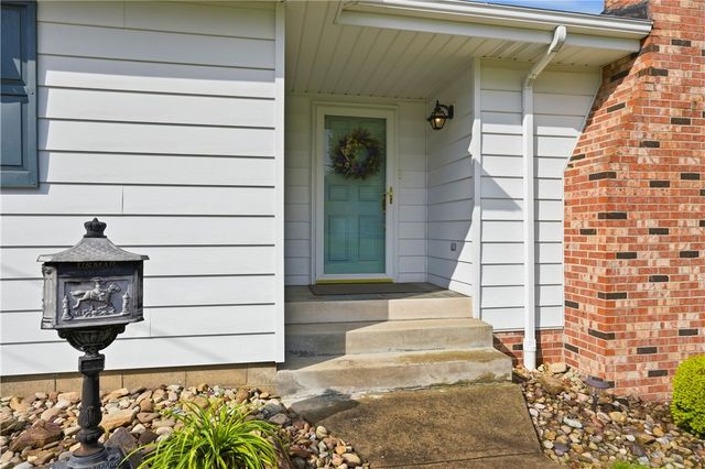 215 Edgewood Dr, Buffalo Twp, PA 16055