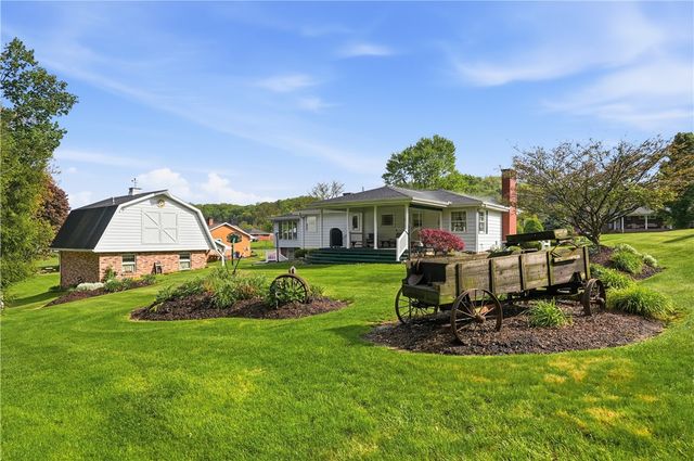 215 Edgewood Dr, Buffalo Twp, PA 16055