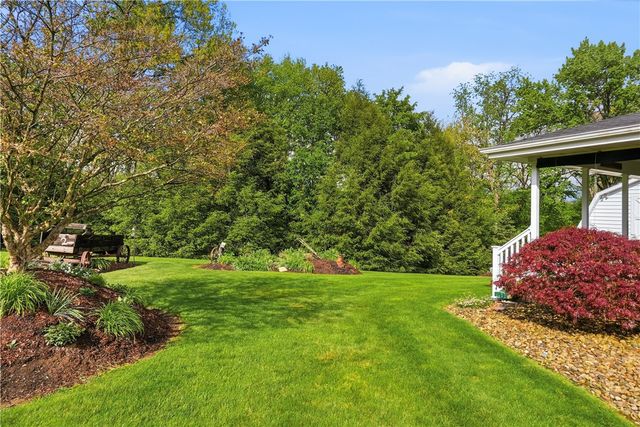 215 Edgewood Dr, Buffalo Twp, PA 16055
