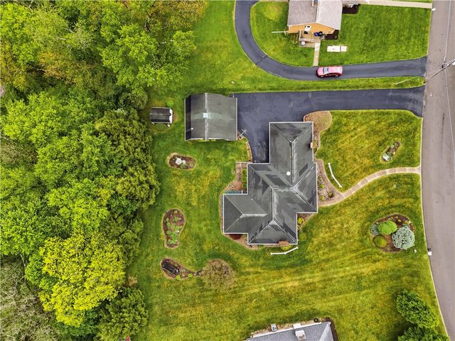 215 Edgewood Dr, Buffalo Twp, PA 16055