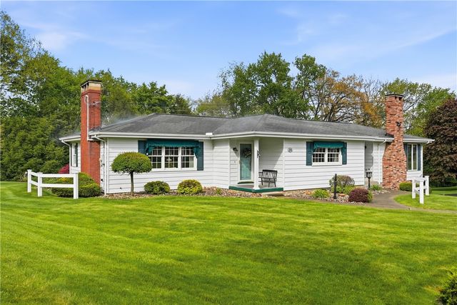 215 Edgewood Dr, Buffalo Twp, PA 16055
