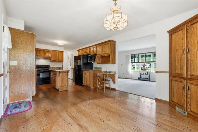 215 Edgewood Dr, Buffalo Twp, PA 16055