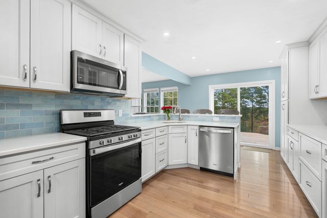83 Dickson Dr, Plymouth, MA 02360