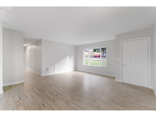 115 LOWRANE Dr, Kelso, WA 98626