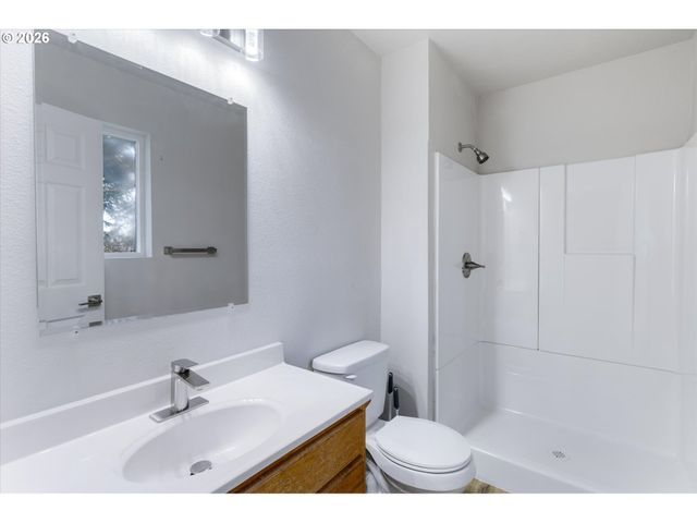 115 LOWRANE Dr, Kelso, WA 98626