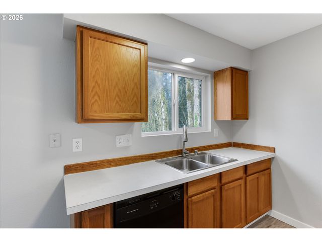 115 LOWRANE Dr, Kelso, WA 98626