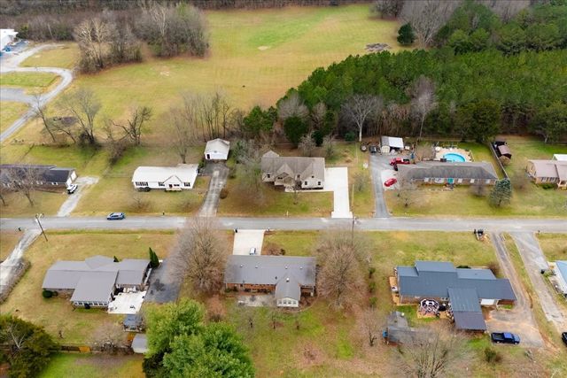 105 Lakeview Dr, Decherd, TN 37324