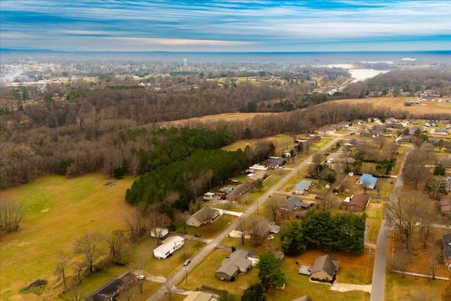 105 Lakeview Dr, Decherd, TN 37324