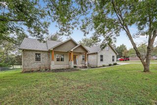 105 Lakeview Dr, Decherd, TN 37324