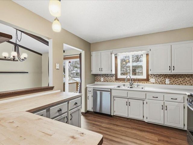 4540 Greenhaven Drive, Vadnais Heights, MN 55127