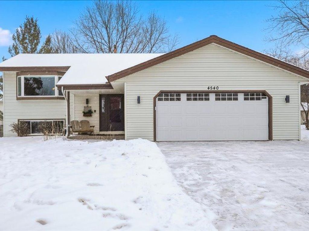 4540 Greenhaven Drive, Vadnais Heights, MN 55127