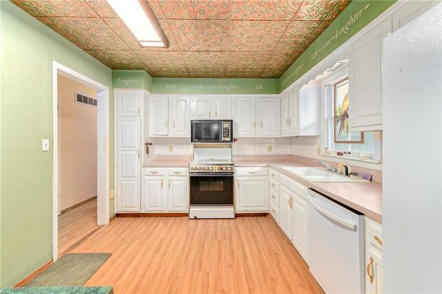 3417 NE Prather Road, Kansas City, MO 64116