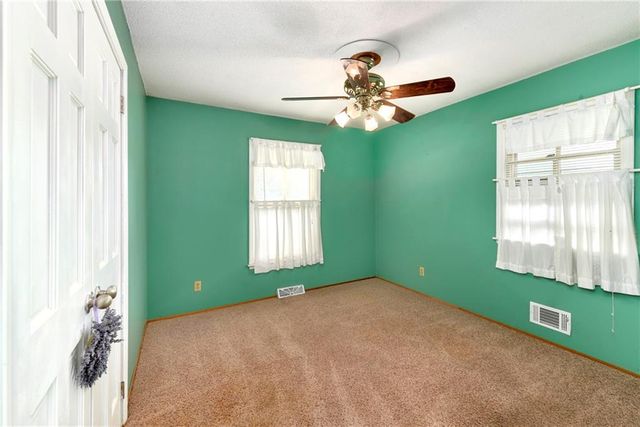 3417 NE Prather Road, Kansas City, MO 64116