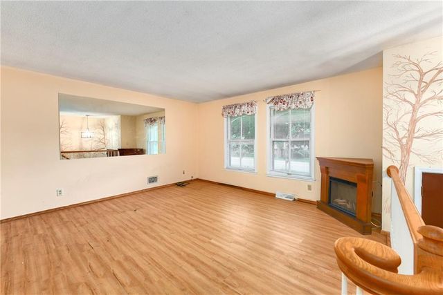 3417 NE Prather Road, Kansas City, MO 64116