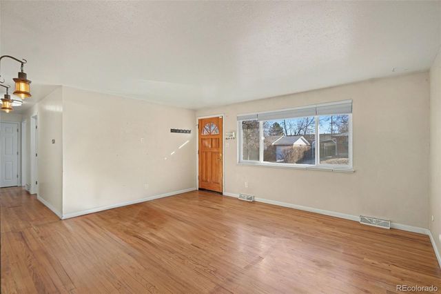 5475 S Lakeview Street, Littleton, CO 80120