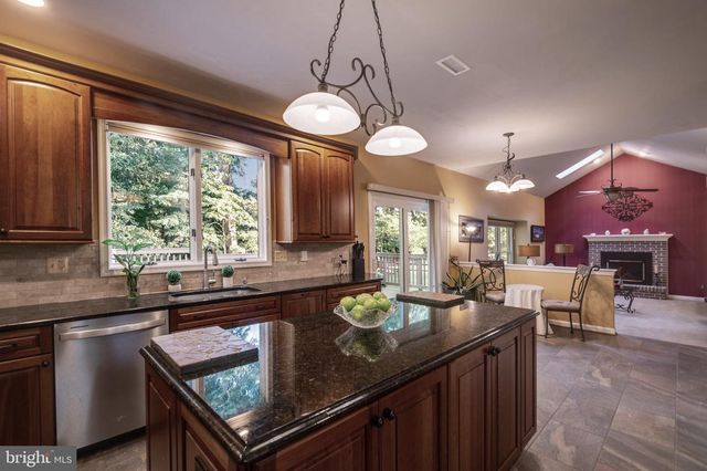 19829 HELMOND WAY, Gaithersburg, MD 20886
