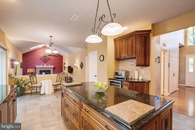 19829 HELMOND WAY, Gaithersburg, MD 20886
