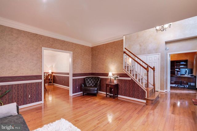 19829 HELMOND WAY, Gaithersburg, MD 20886