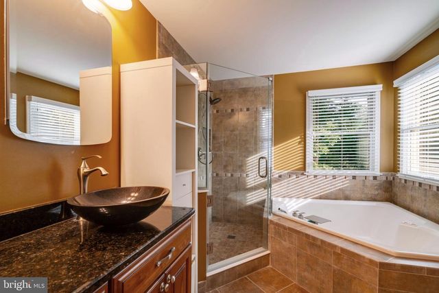 19829 HELMOND WAY, Gaithersburg, MD 20886