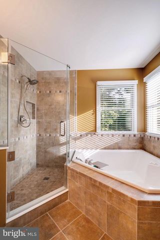 19829 HELMOND WAY, Gaithersburg, MD 20886