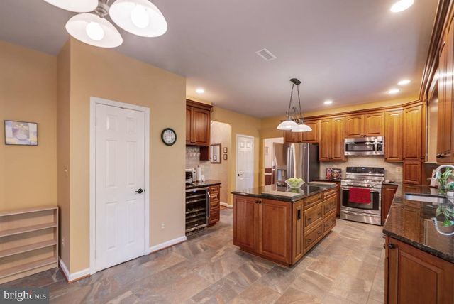 19829 HELMOND WAY, Gaithersburg, MD 20886