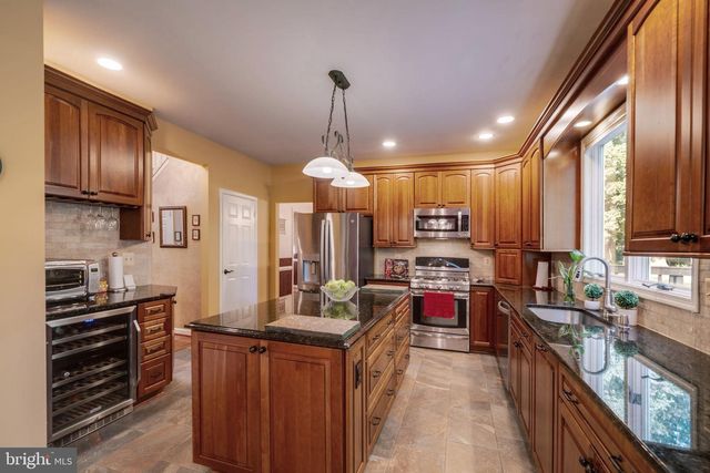 19829 HELMOND WAY, Gaithersburg, MD 20886
