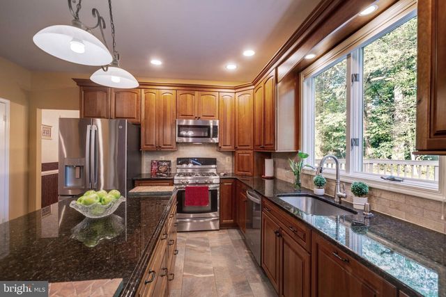 19829 HELMOND WAY, Gaithersburg, MD 20886