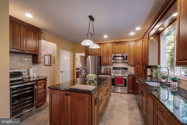 19829 HELMOND WAY, Gaithersburg, MD 20886