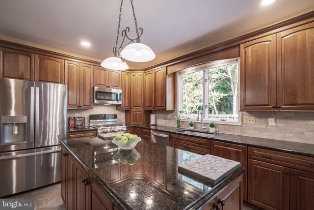 19829 HELMOND WAY, Gaithersburg, MD 20886