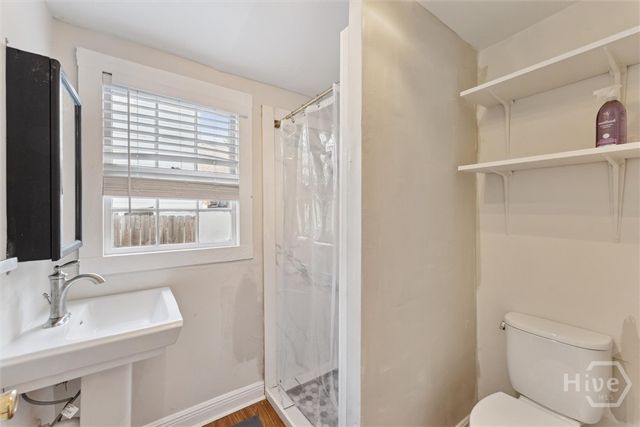 534 E Gordon Lane, Savannah, GA 31401