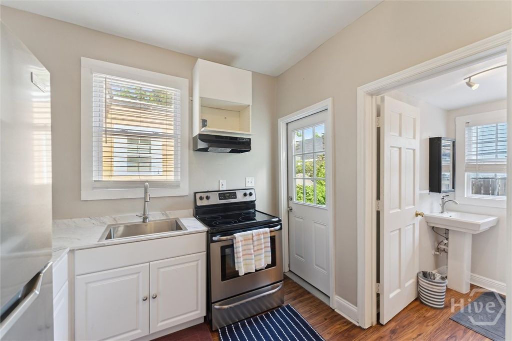 Image 16 of property listing at 534 E Gordon Lane, Savannah, GA 31401