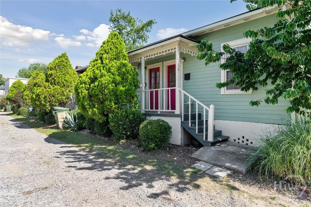 Image 2 of property listing at 534 E Gordon Lane, Savannah, GA 31401