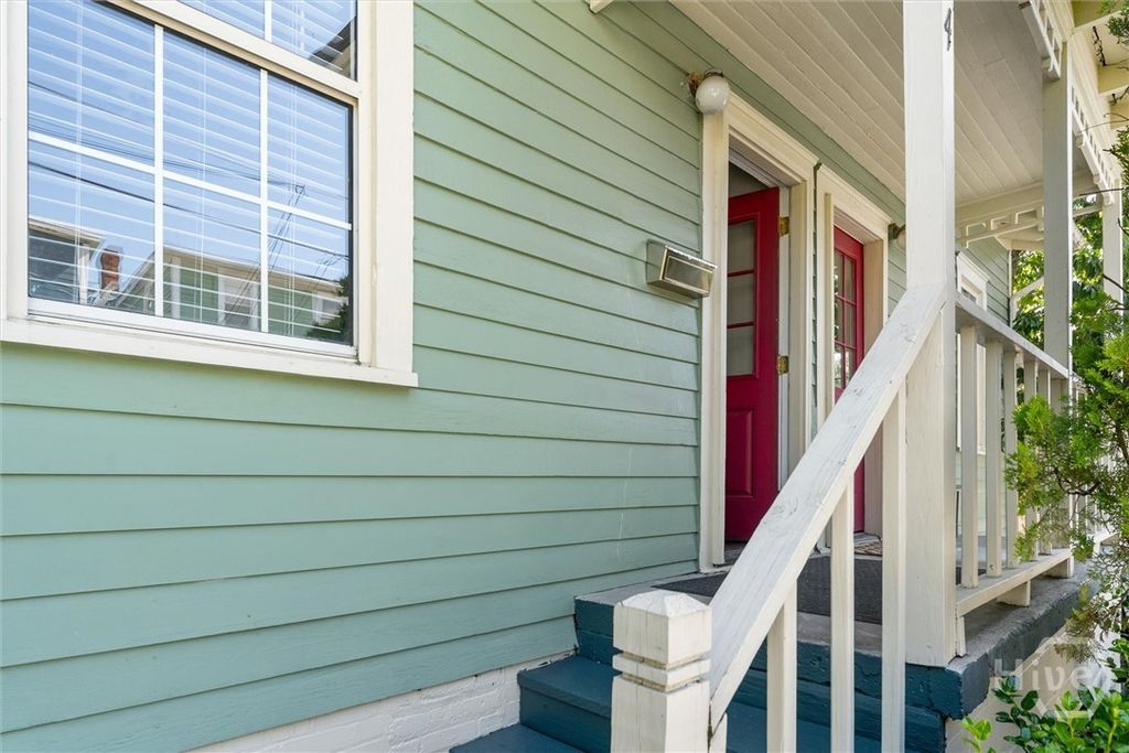 Image 3 of property listing at 534 E Gordon Lane, Savannah, GA 31401