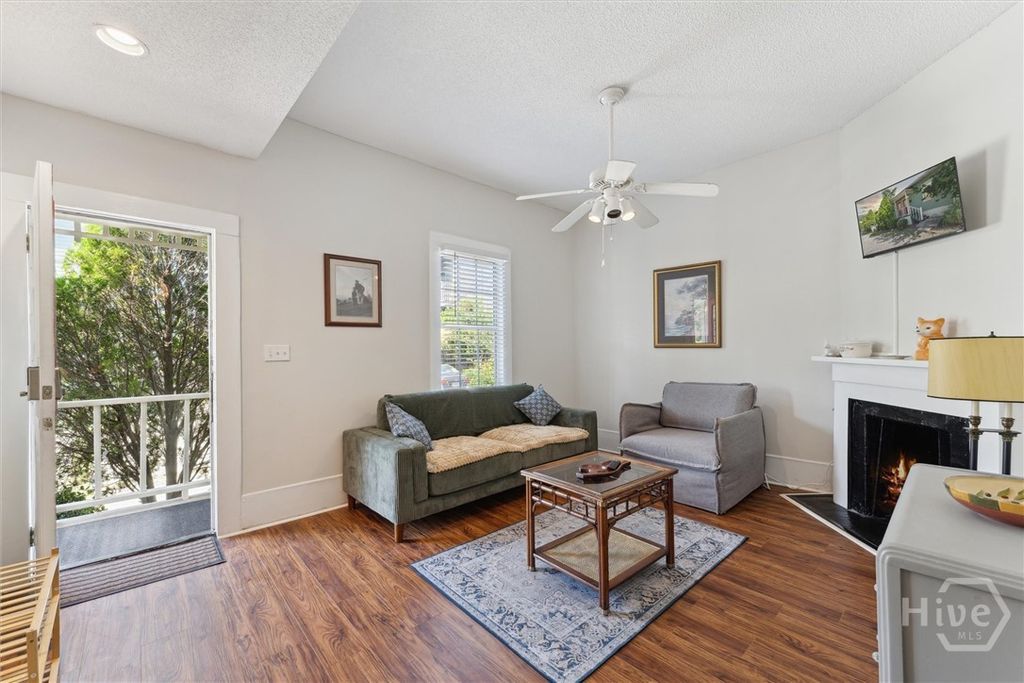 Image 9 of property listing at 534 E Gordon Lane, Savannah, GA 31401