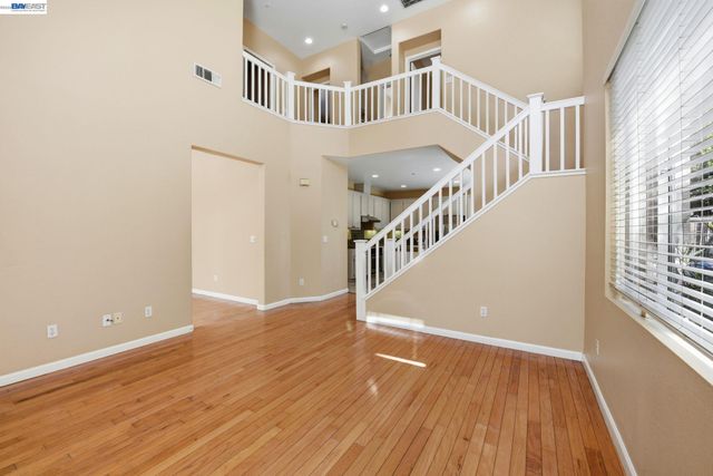 110 Pear LN, Union City, CA 94587