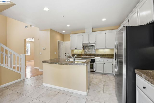 110 Pear LN, Union City, CA 94587