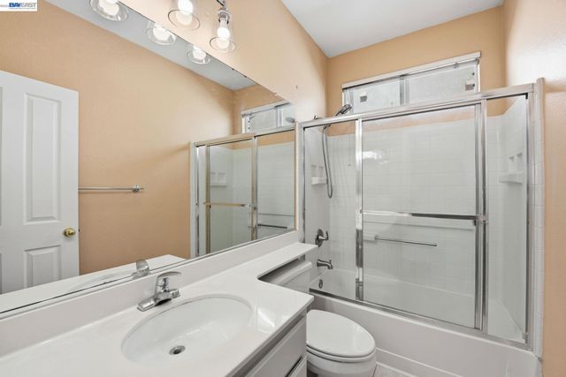 110 Pear LN, Union City, CA 94587